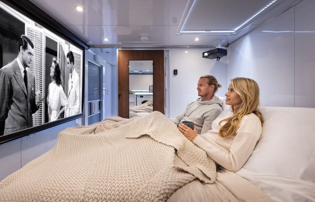 The Perfect Getaway: Experiencing Unforgettable Adventures as a Couple with a Luxurious King Bed Trailer