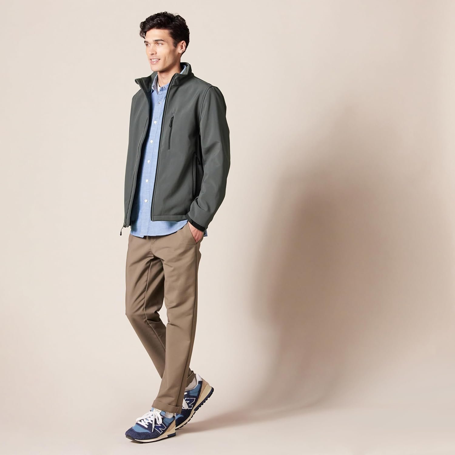 Amazon Essentials Men's Water-Resistant Softshell Jacket - Image 5