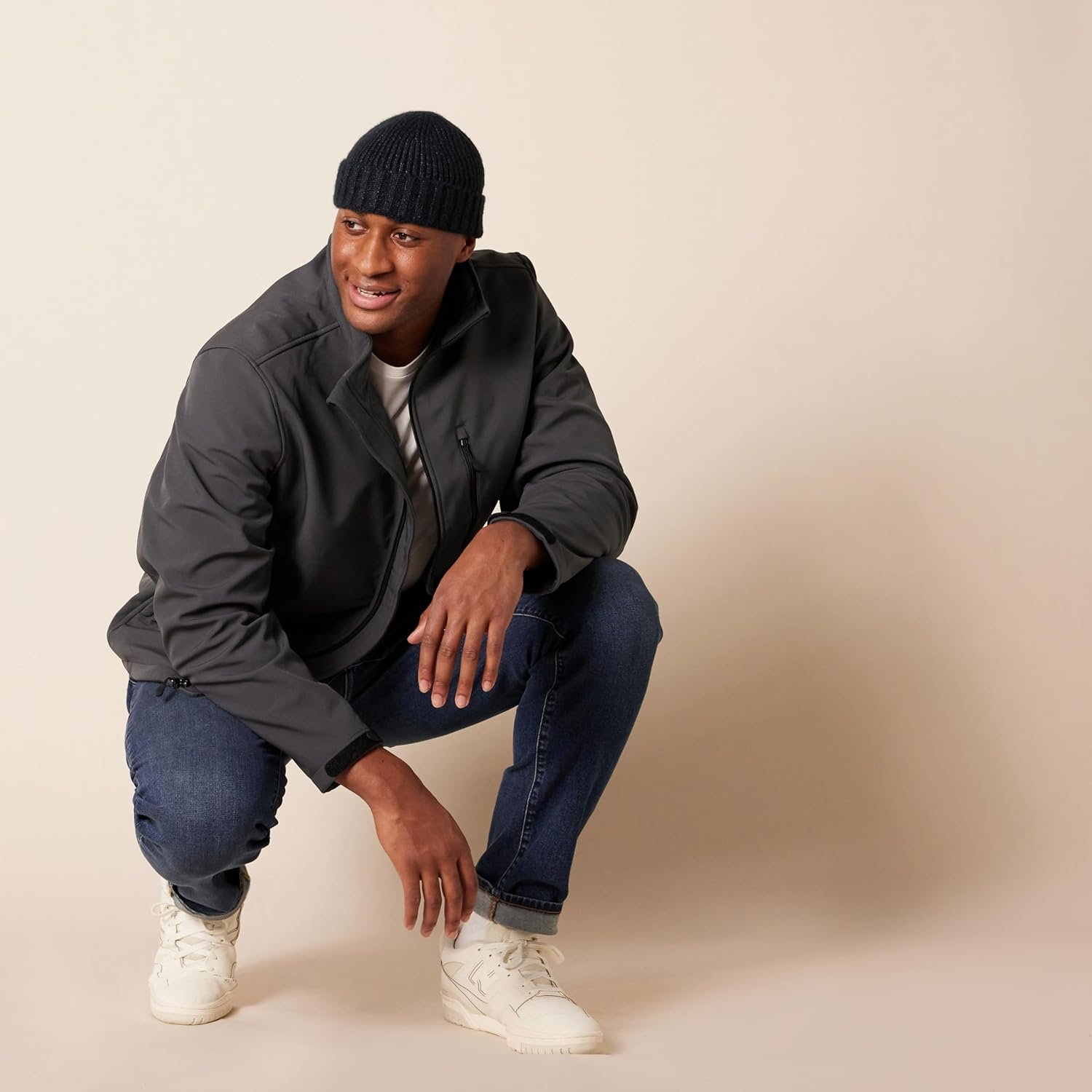 Amazon Essentials Men's Water-Resistant Softshell Jacket - Image 7