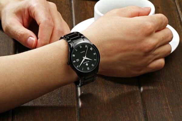 WWOOR Men's Quartz Stainless Steel and Metal Black and Gold ... - Image 3